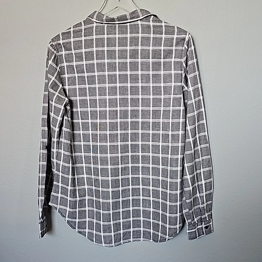 Love Notes Gray White Casual Office Medium Plaid Roll Tab Sleeve Blouse